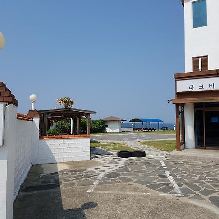 Park Beach Hotel Jeju Exteriör bild