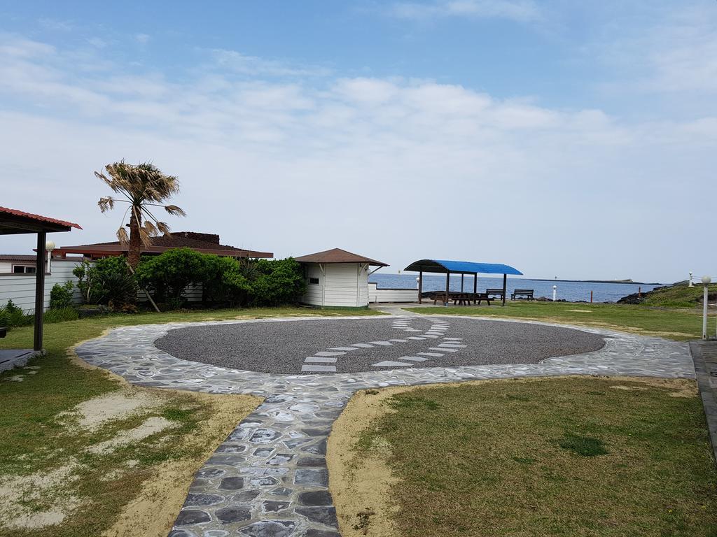 Park Beach Hotel Jeju Exteriör bild