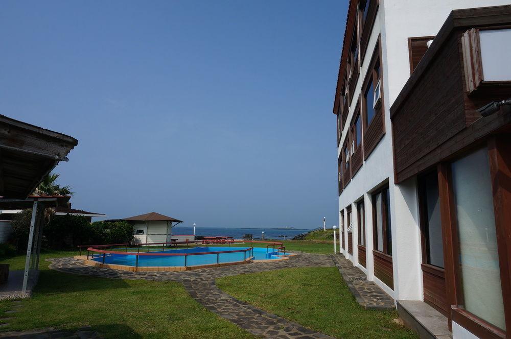 Park Beach Hotel Jeju Exteriör bild