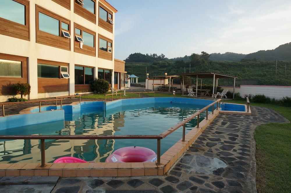Park Beach Hotel Jeju Exteriör bild