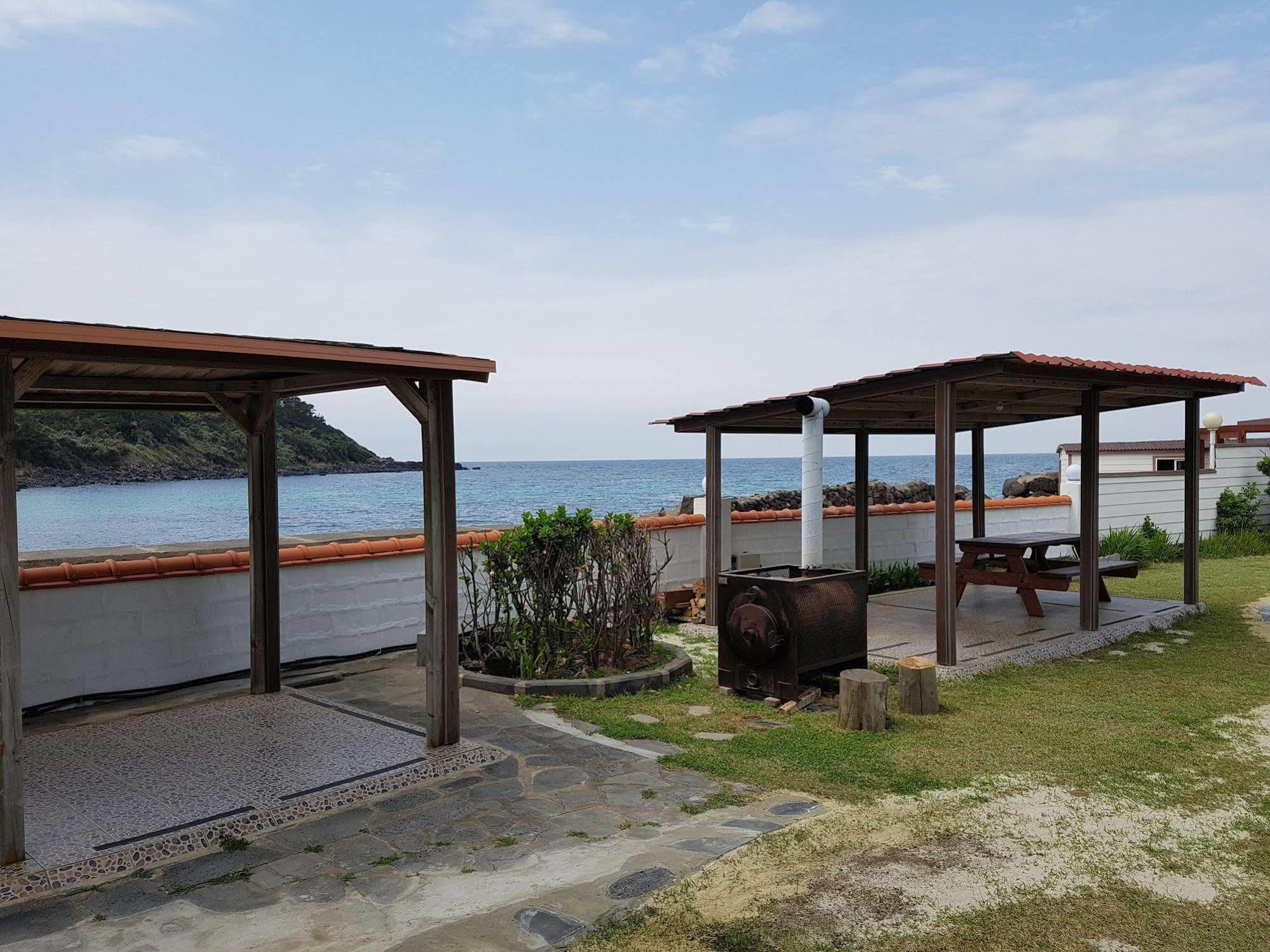 Park Beach Hotel Jeju Exteriör bild